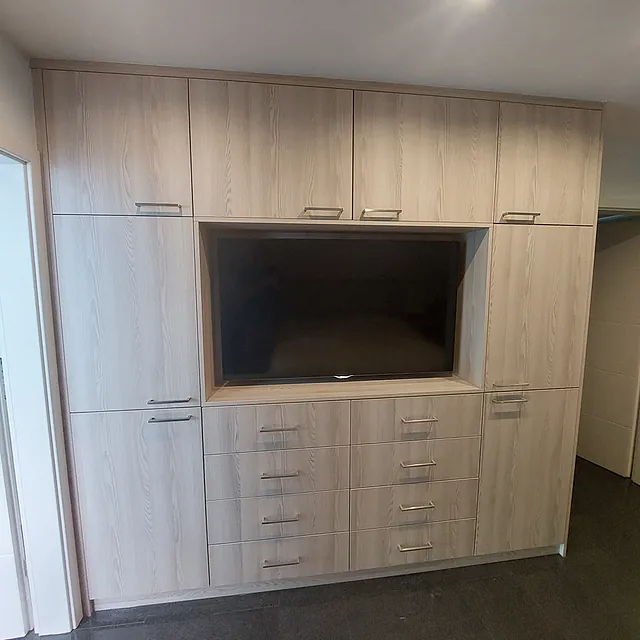 Einbauschrank aus Holz